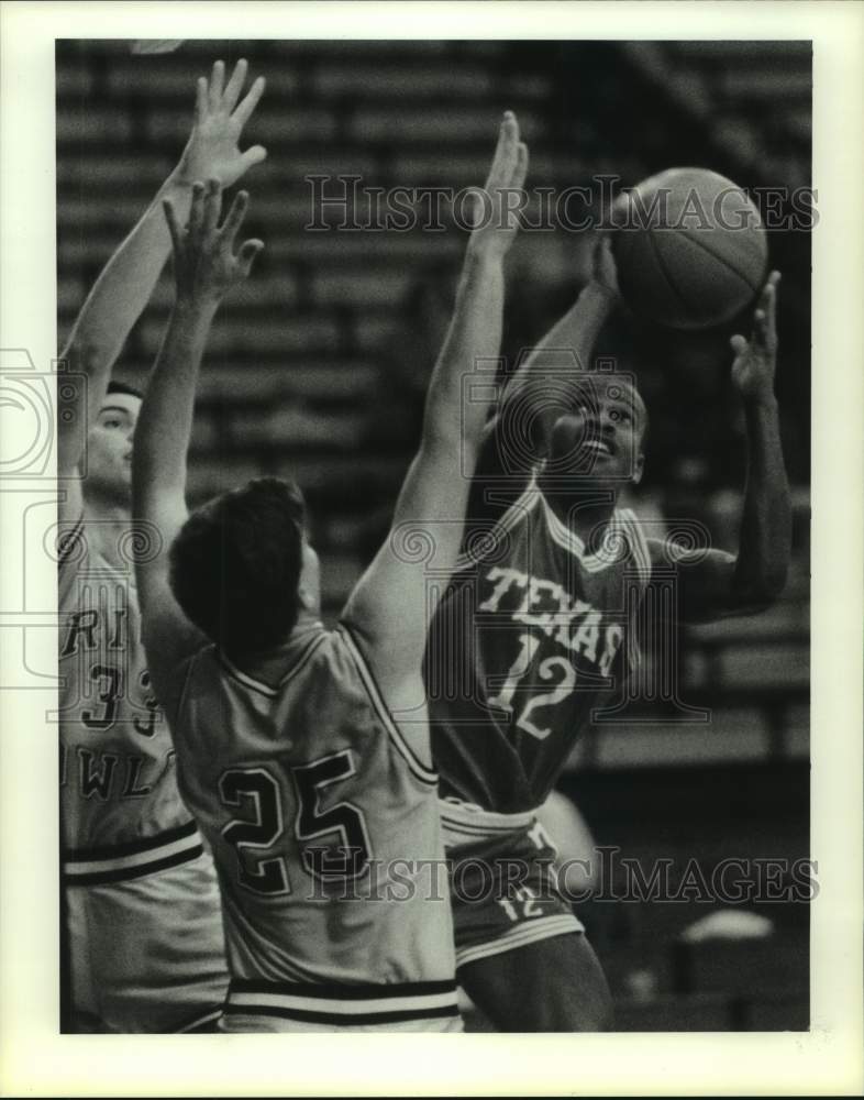 1987 Press Photo University of Texas basketball guard Alex Broadway shoots ball- Historic Images