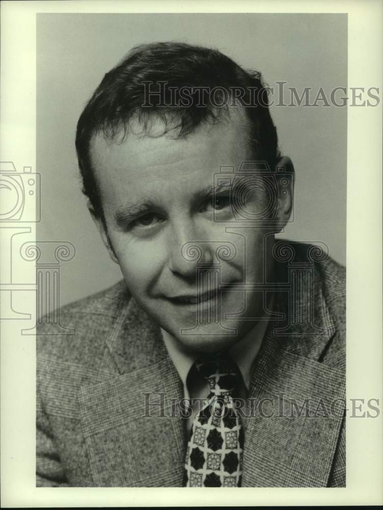 1976 Press Photo Sports broadcaster Chuck Howard sits for portrait - hcs18023 - Historic Images