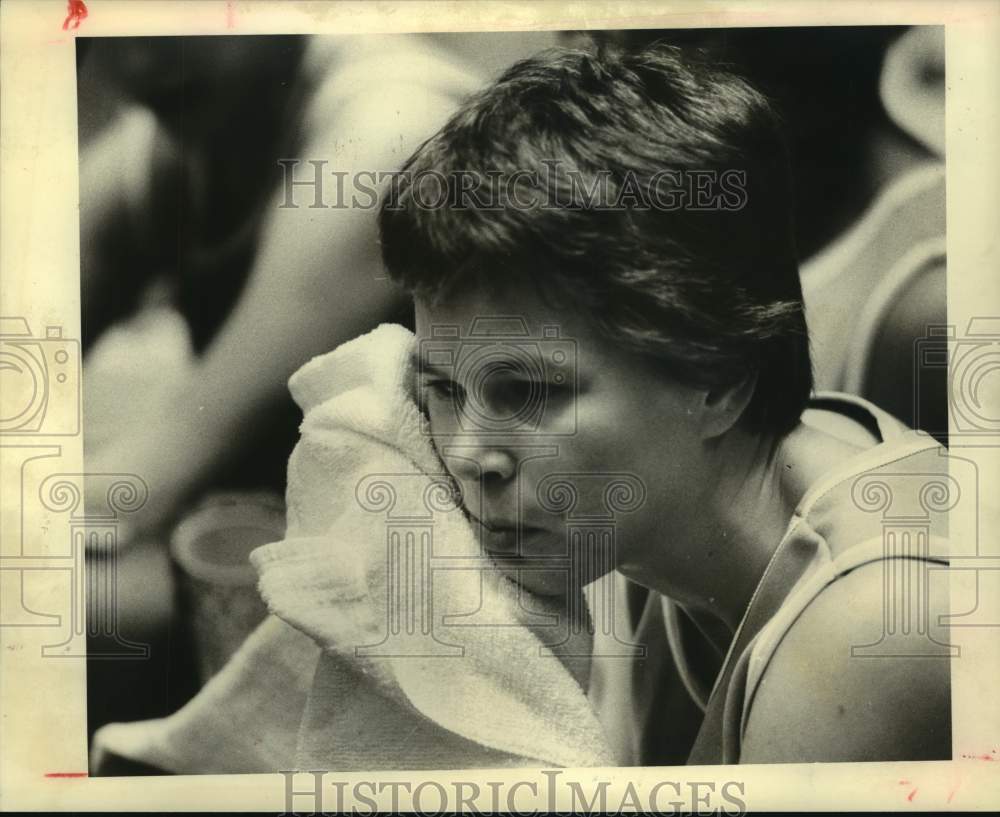 1979 Press Photo New Jersey Gems basketball player Ann Meyers towels off sweat- Historic Images