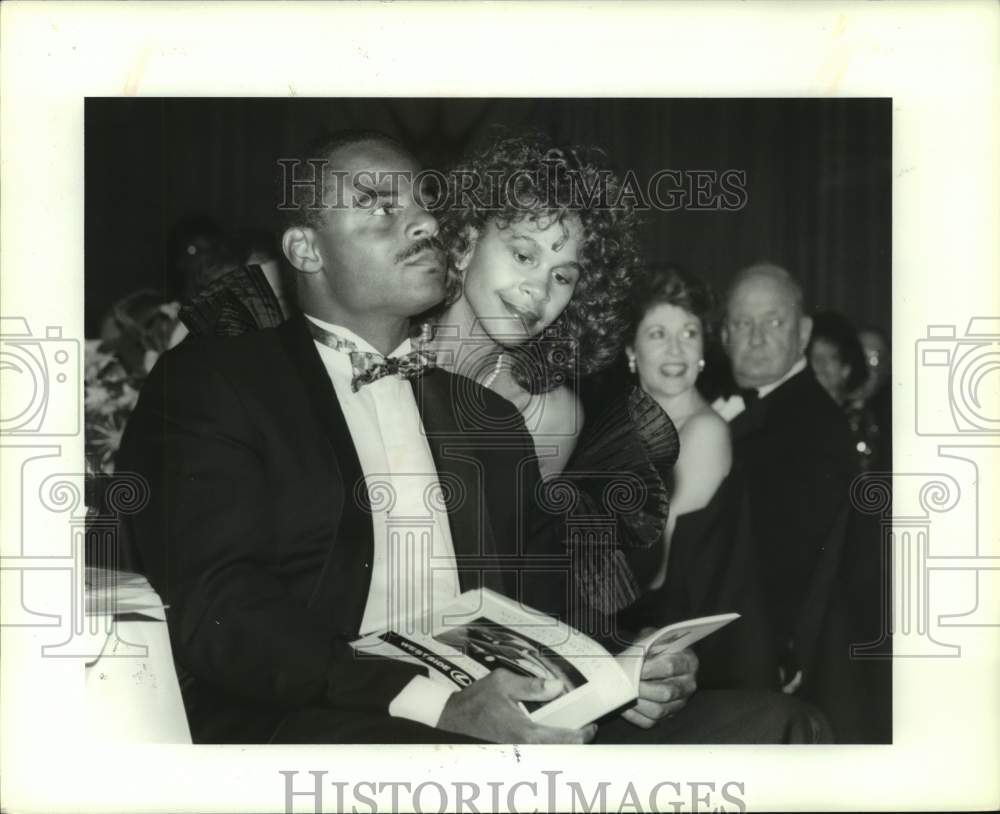 1990 Press Photo Houston Oilers football player Warren Moon and wife Felicia - Historic Images