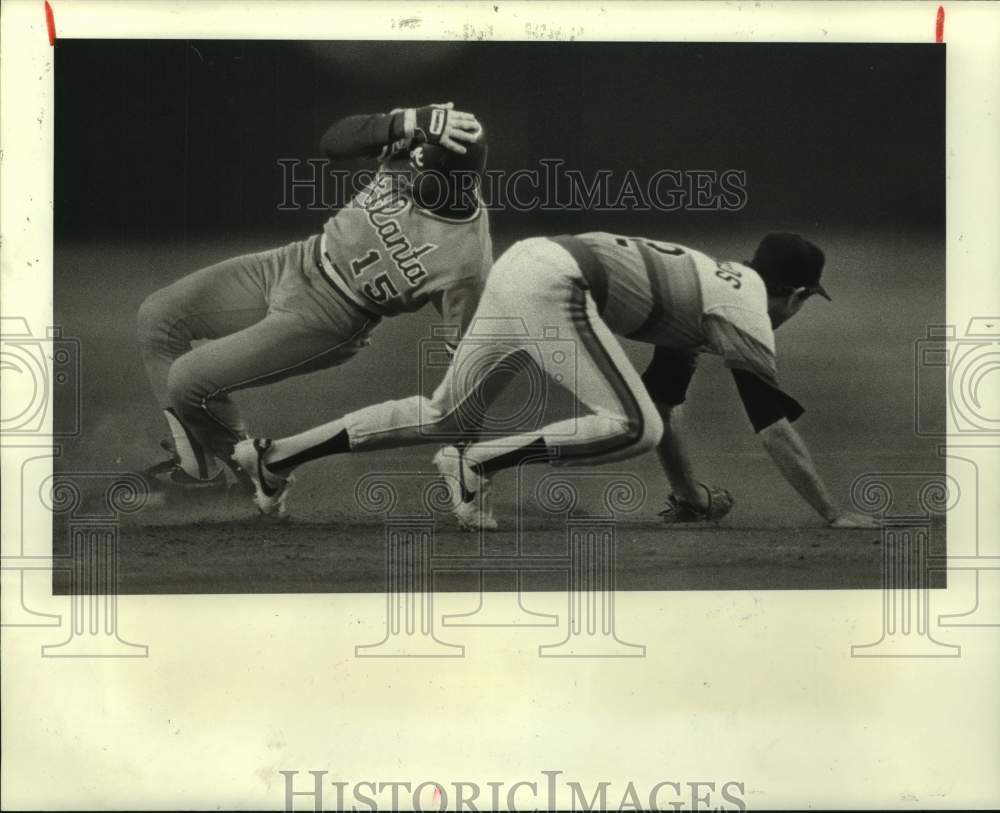 1985 Press Photo Braves&#39; Claudell Washington safely steals 2nd in 8th-inning. - Historic Images