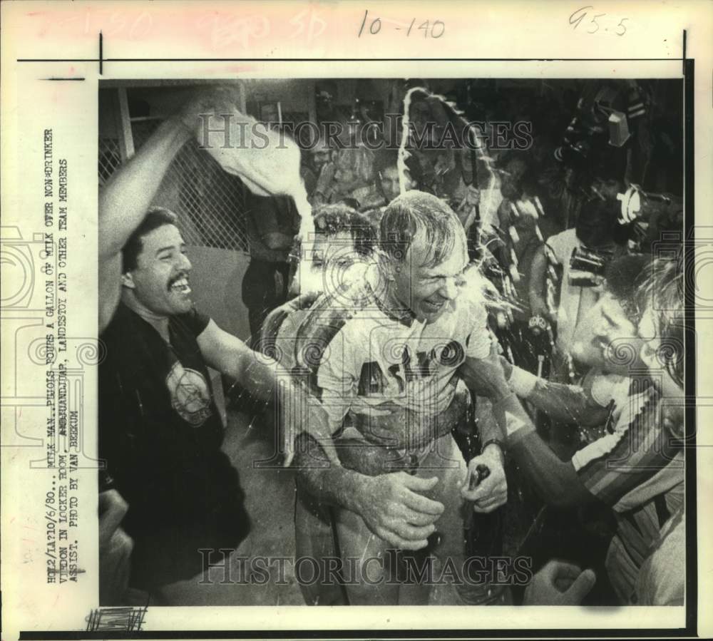 1980 Press Photo Astros&#39; give manager Bill Virdon milk shower after playoff win. - Historic Images