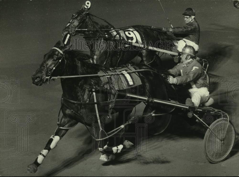 1973 Press Photo Filion flashes across a winner aboard pacer Jody J in race - Historic Images