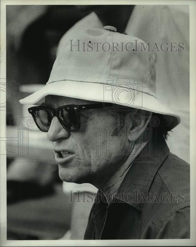 1975 Press Photo George Richey, father of Cliff Richey, watches tennis ...