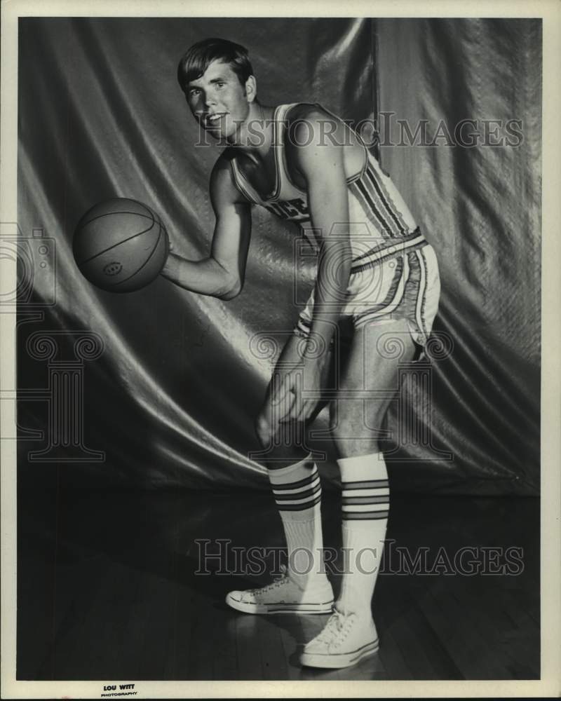 1970 Press Photo Rice University basketball player Gary Reist dribbles the ball - Historic Images