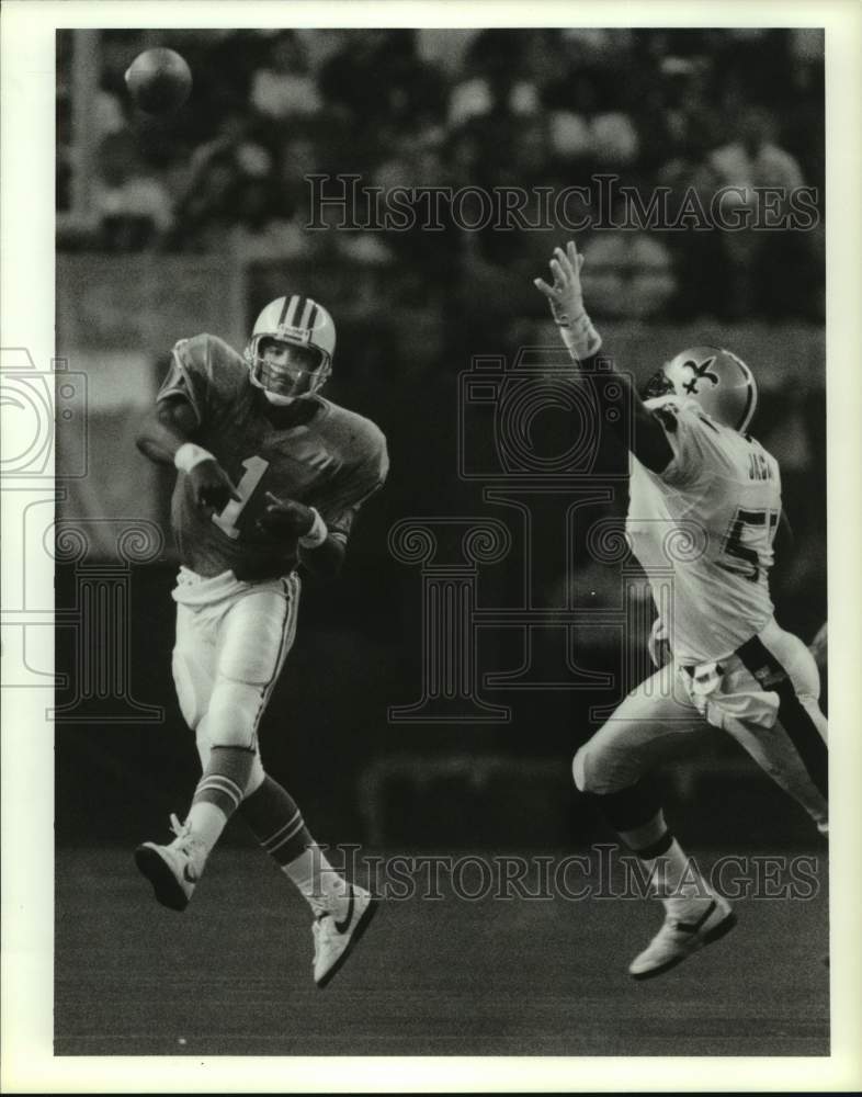 1990 Press Photo Houston Oilers football player Warren Moon throws on the run- Historic Images