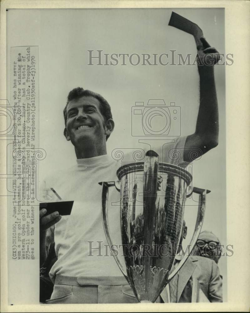 1970 Press Photo Hugh Royer holds check after winning Western Open golf tourney. - Historic Images