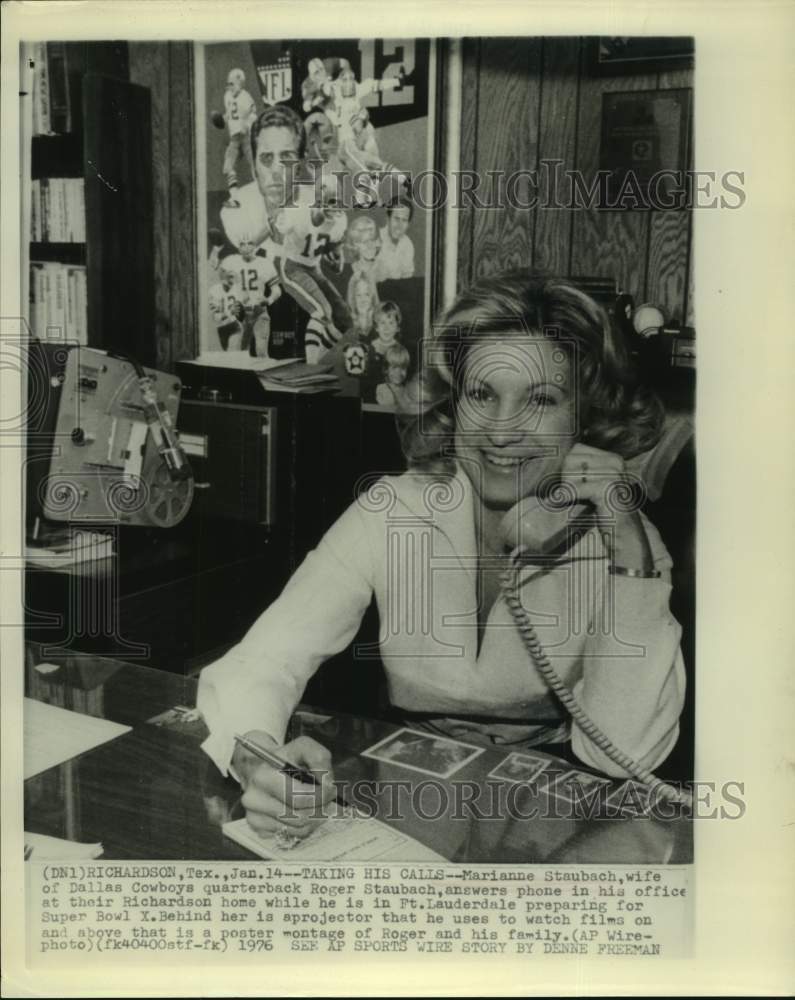 1976 Press Photo Marianne Staubach, wife of Cowboys Roger Staubach ans 1976 Press Photo Marianne Staubach, wife of Cowboys Roger Staubach ans