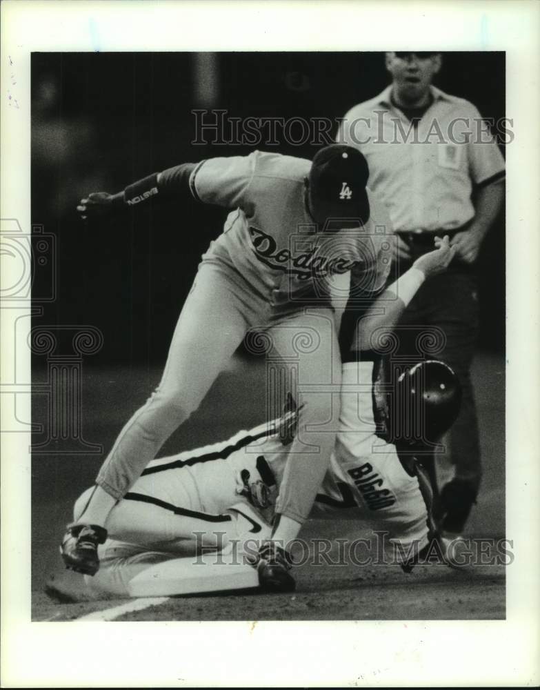 1990 Press Photo Houston Astros baseball player Craig Biggio slides into third - Historic Images