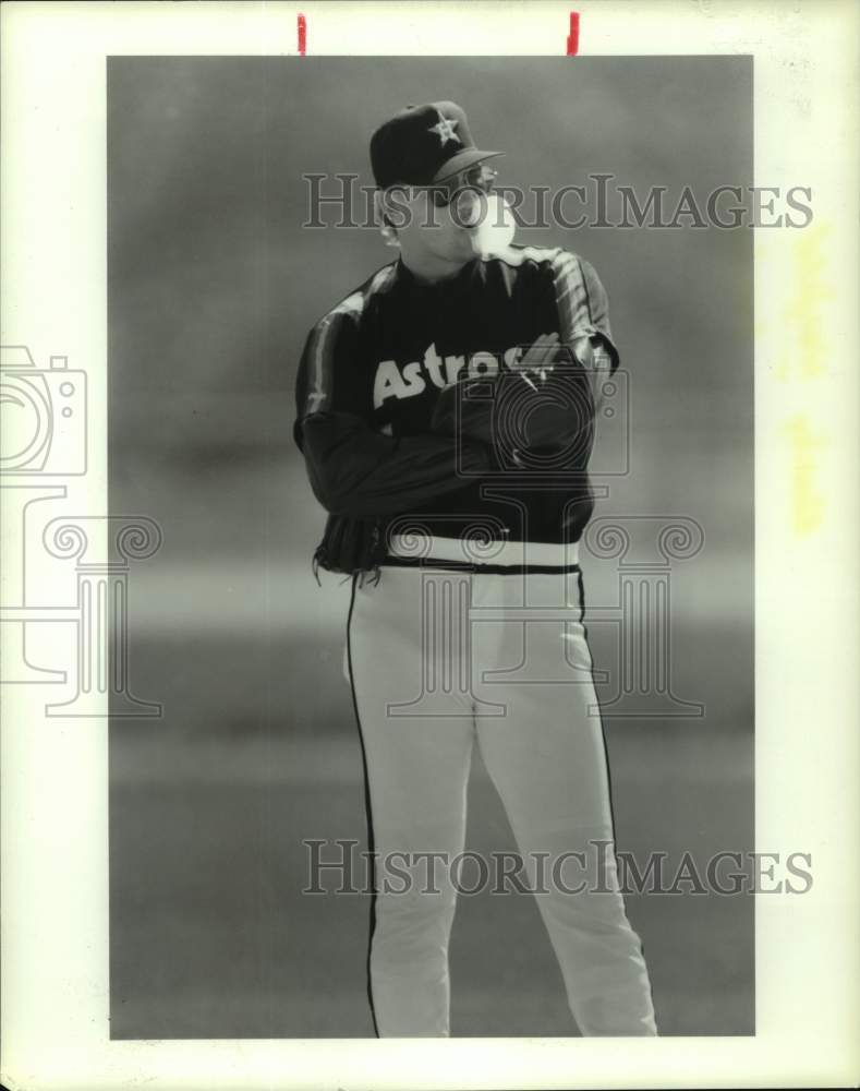1988 Press Photo Houston Astros baseball pitcher Charley Kerfeld blows bubble- Historic Images