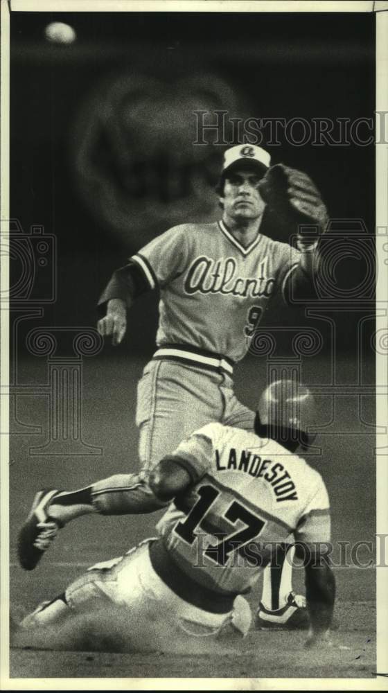 1980 Press Photo Rafael Landestoy of the Houston Astros slides into second - Historic Images