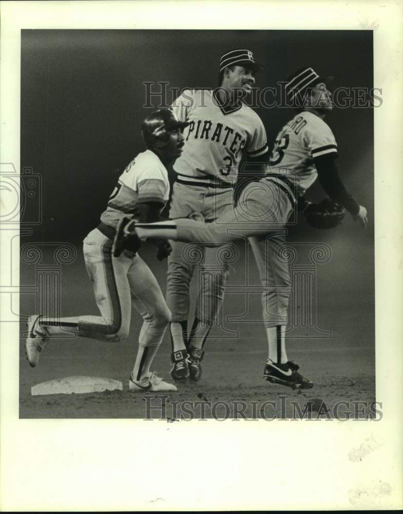1986 Press Photo Houston Astros baseball player Billy Hatcher is out at 2nd base - Historic Images