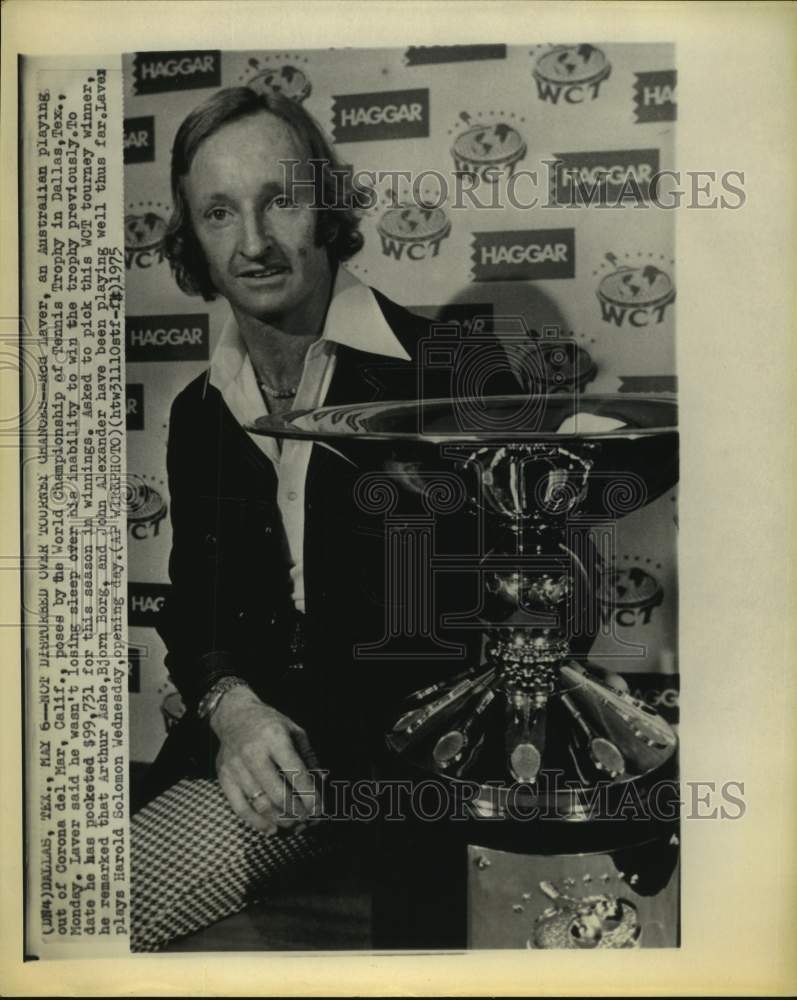 1975 Press Photo Australian Rod Laver with World Championship Tennis Trophy - Historic Images