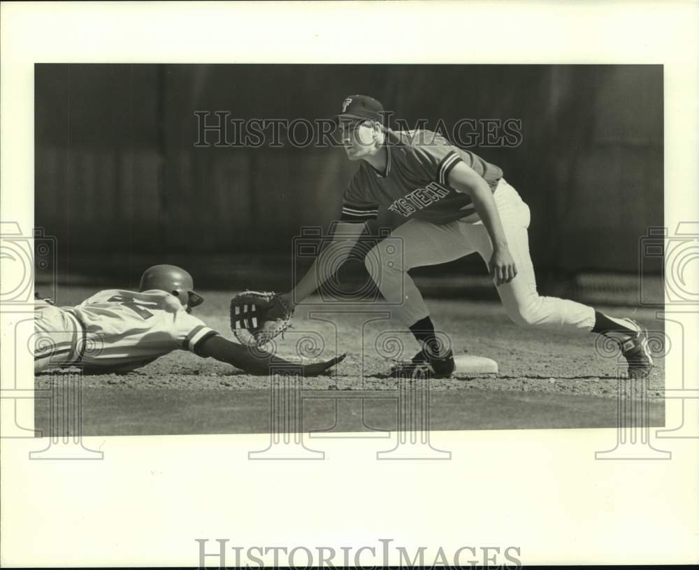 1987 Press Photo Mike Rhodes of Houston safe on Brian Christiansen pickoff try - Historic Images