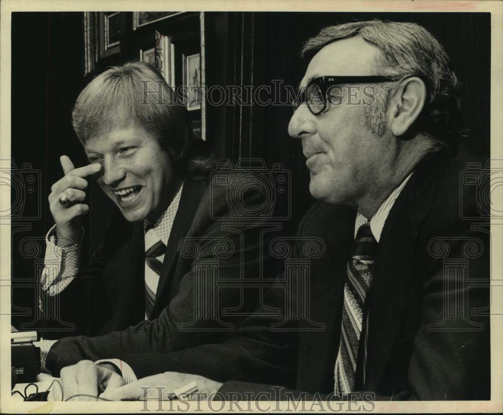 1972 Press Photo Houston Rockets Manager Ray Patterson &amp; player Jack Marin - Historic Images