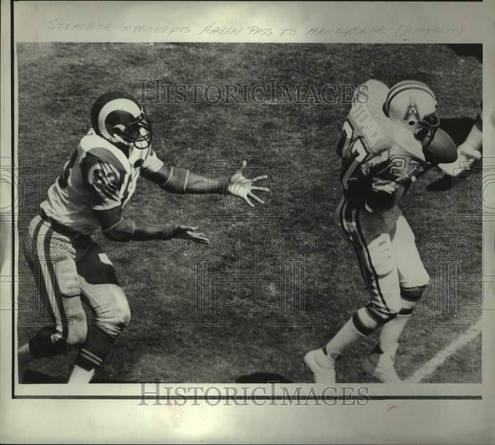 1981 Press Photo Houston Oiler football defensive back Greg Stemrick makes catch - Historic Images