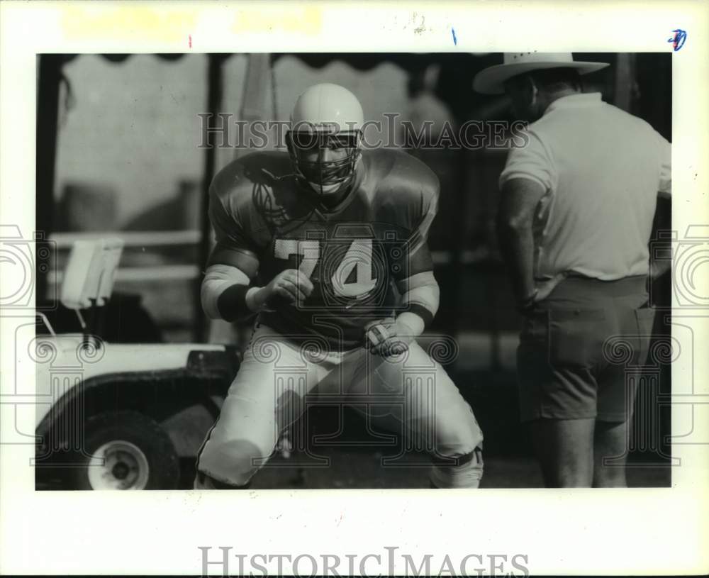 1989 Press Photo Oilers&#39; Bruce Matthews was moved from guard to center - Historic Images