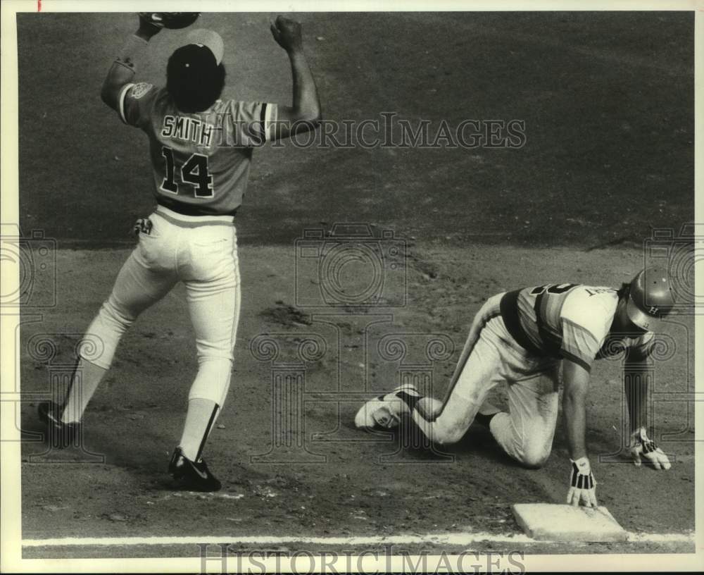 1982 Press Photo Astros&#39; Ray Knight called safe and Giants&#39; Reggie Smith reacts - Historic Images