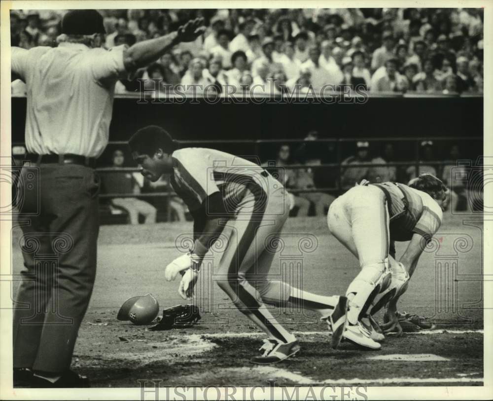 1980 Press Photo The Expos&#39; Rodney Scott is safe at home in game against Houston - Historic Images