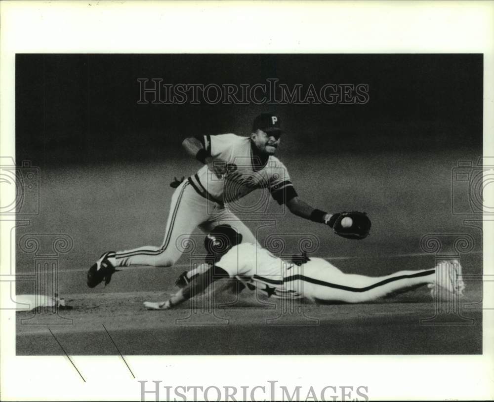 1990 Press Photo Houston&#39;s Eric Yelding slides into second in game with Pirates- Historic Images