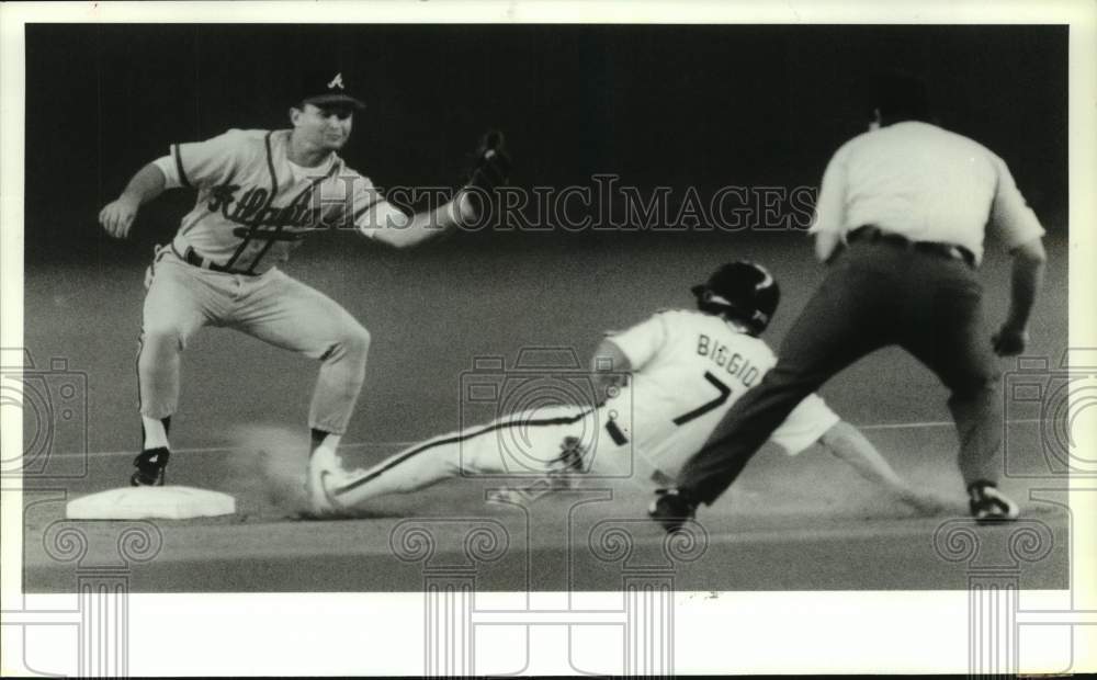 1990 Press Photo Astros&#39; Craig Biggio steals second on Braves&#39; Jeff Treadway. - Historic Images