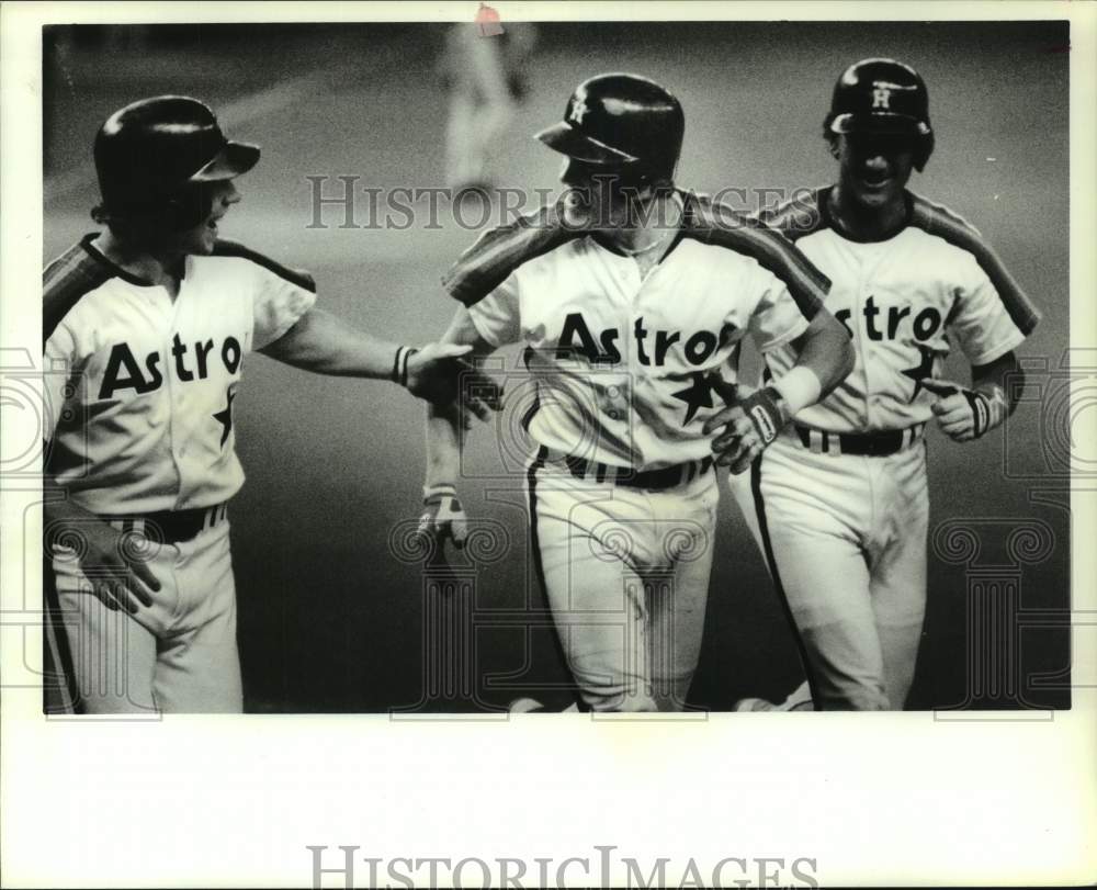 1989 Press Photo Houston Astros players looking satisfied - hcs19964- Historic Images