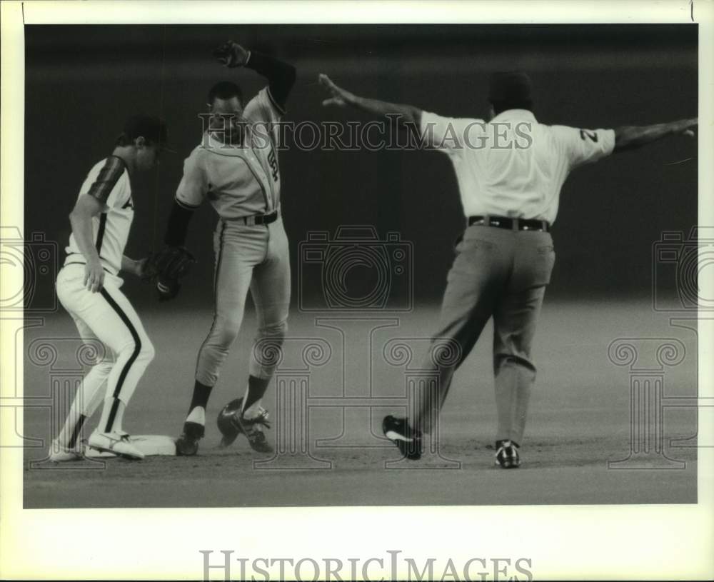 1987 Press Photo Eddie Milner steals 2nd base beating Astros Alan Ashby&#39;s throw - Historic Images