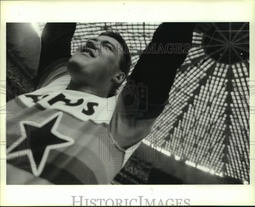 1986 Press Photo Astros&#39; relief pitcher Charlie Kerfeld celebrated a victory- Historic Images