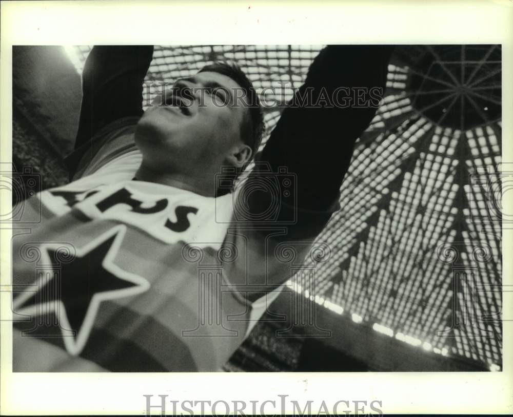 1986 Press Photo Astros' relief pitcher Charlie Kerfeld celebrated a victory- Historic Images