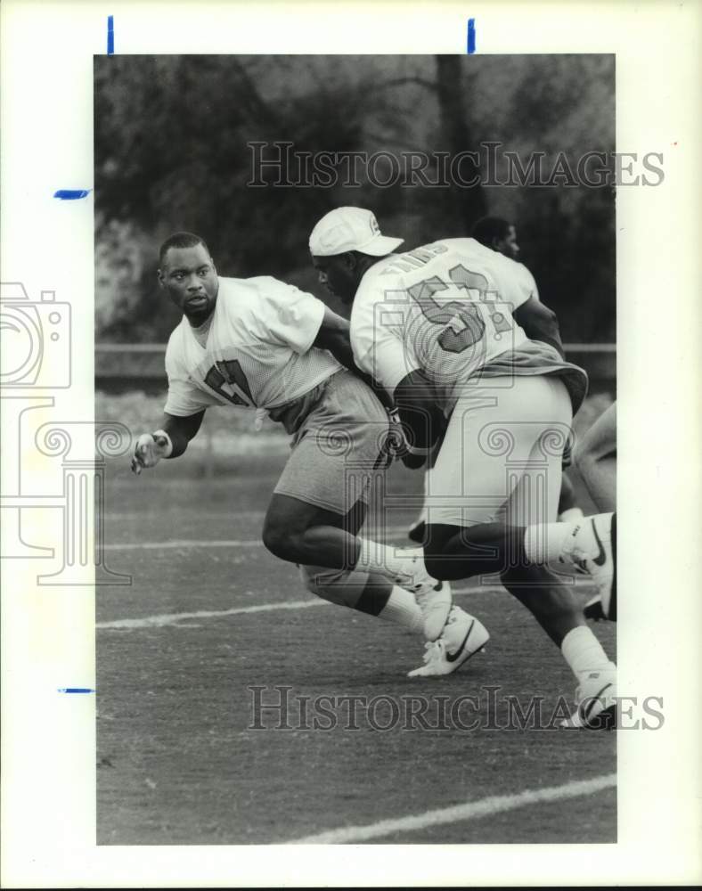 1990 Press Photo Houston Oilers football players Lamar Lathon &amp; Eric Fairs - Historic Images