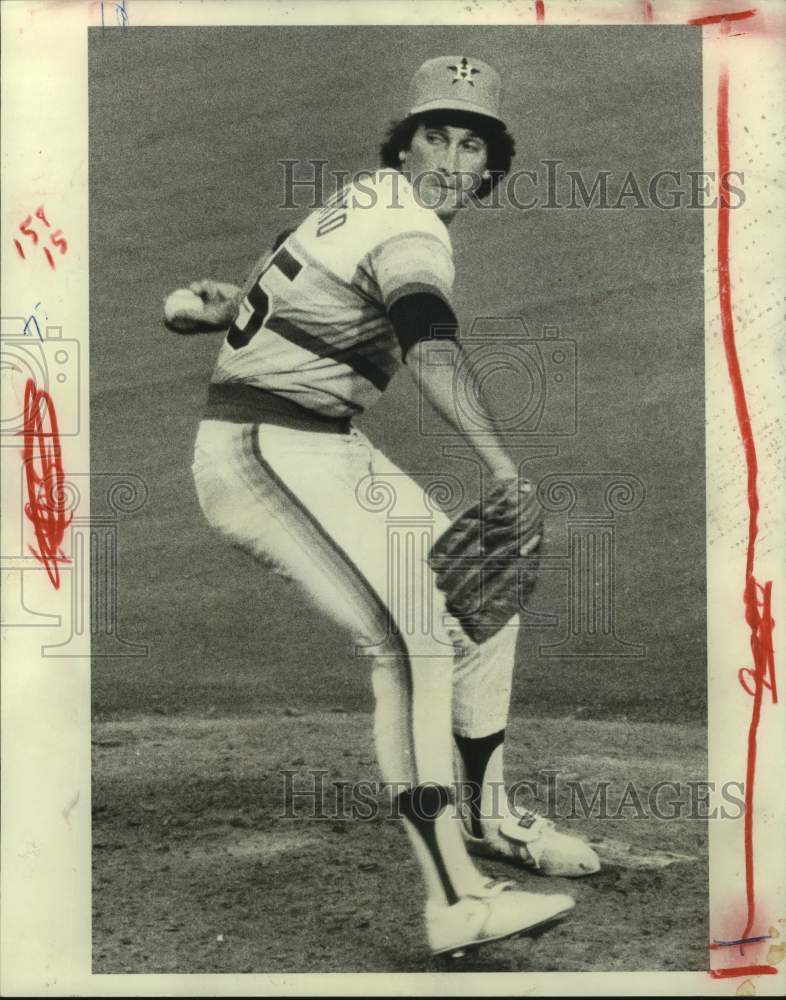 1982 Press Photo Houston Astros&#39; relief pitcher Joe Sambito on the mound. - Historic Images