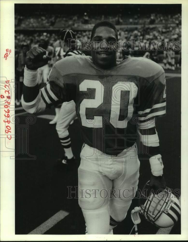 1988 Press Photo Houston Oilers&#39; Allen Pinkett happy after three touchdown game - Historic Images