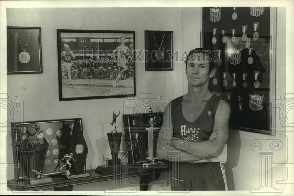 1982 Press Photo Marathoner Al Lawrence to run Houston-Tenneco marathon. - Historic Images