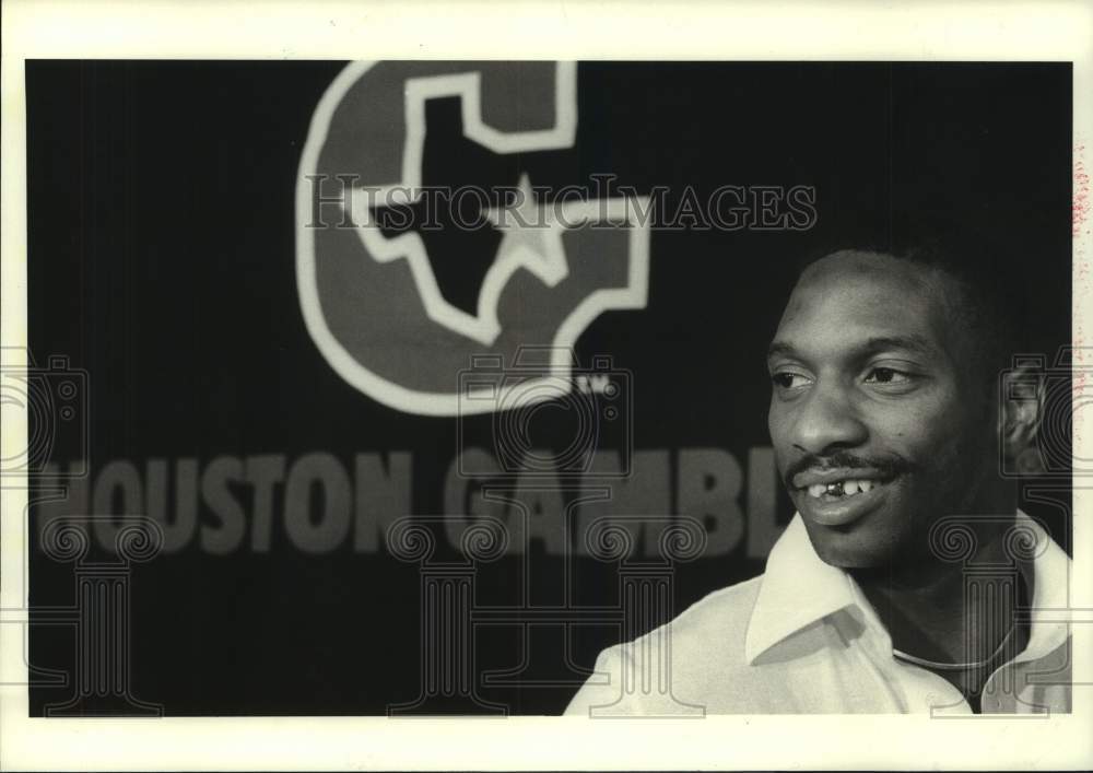 1984 Press Photo Houston Gamblers football player Gerald McNeil smiles- Historic Images