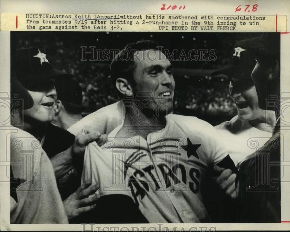 1969 Press Photo Astros&#39; Keith Lampard congratulated after 2-run homer for win - Historic Images