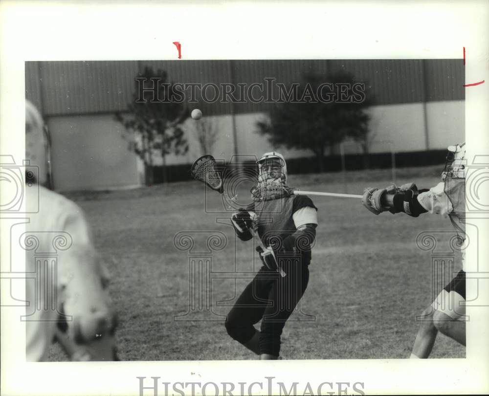 1990 Press Photo Midfielder Bob McCormack at Houston Coors Lacrosse scrimmage - Historic Images