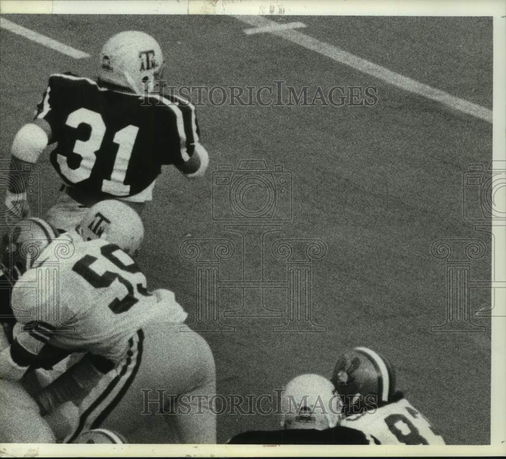 Press Photo Texas A&M player escapes Rice University Owls with the football - Historic Images