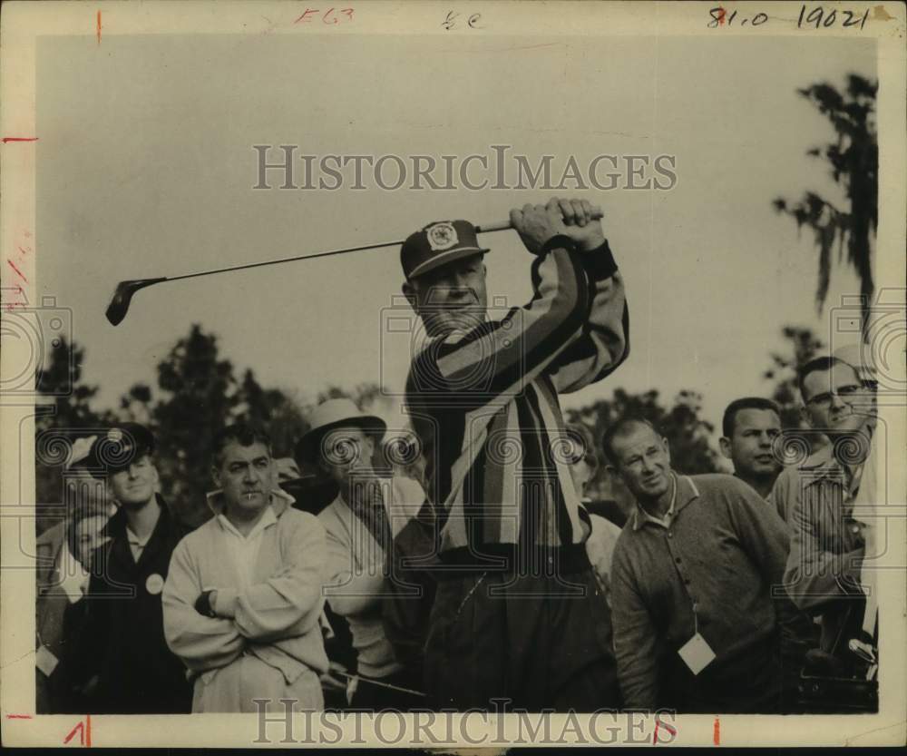 1968 Press Photo Byron Nelson shows smooth stroke at Houston pro tour stop- Historic Images