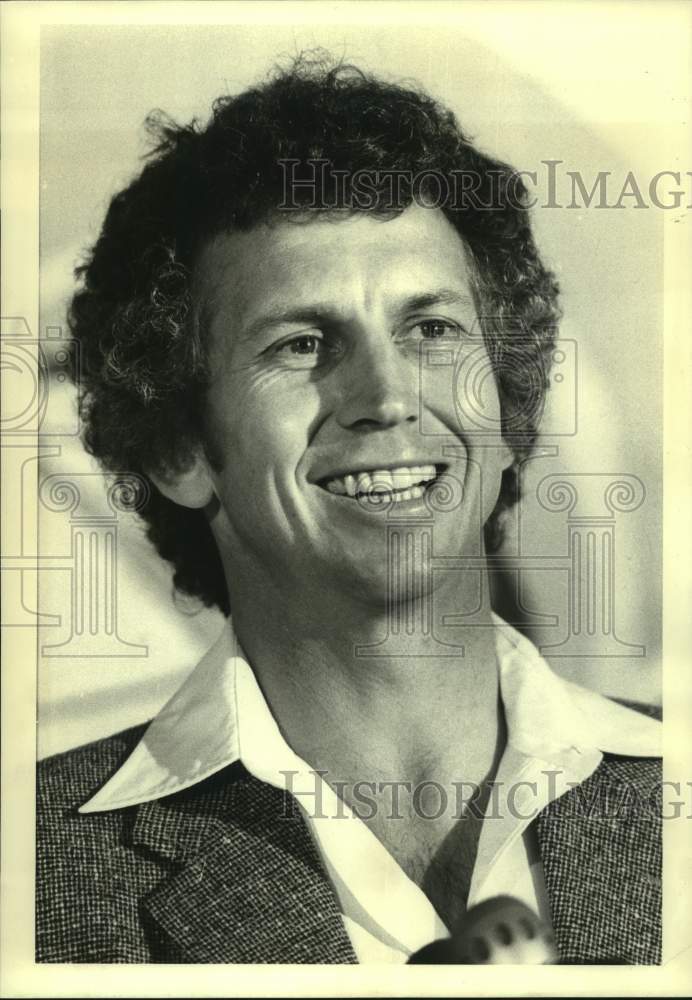 1980 Press Photo Baseball player Don Sutton smiles as he is interviewed- Historic Images