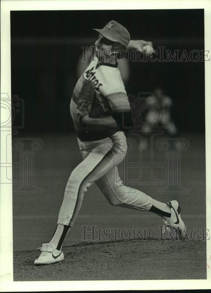 1982 Press Photo Houston Astros baseball pitcher Don Sutton throws from mound- Historic Images