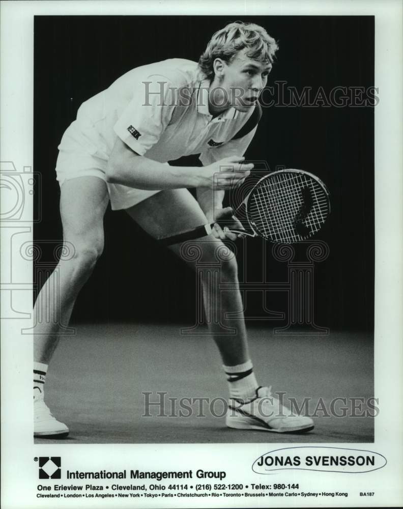 Press Photo Tennis player Jonas Svensson waits for shot in match - hcs21780- Historic Images