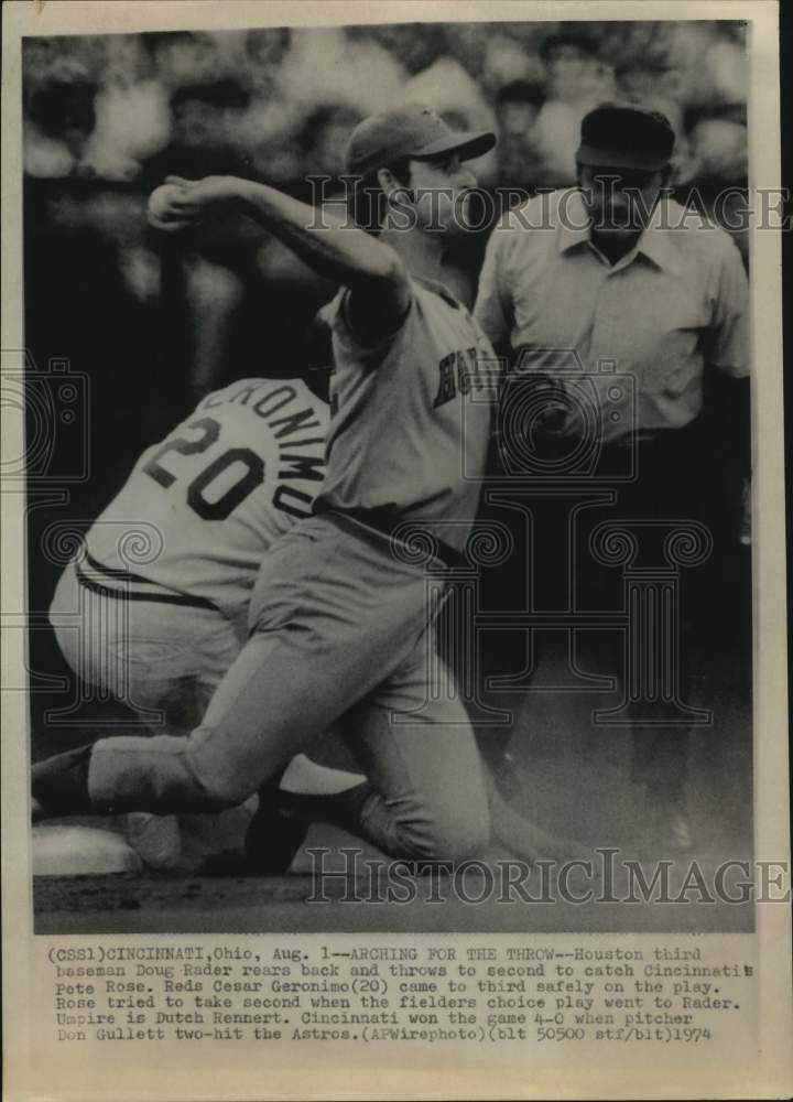 1974 Press Photo Houston Astros baseball player Doug Rader throws to 2nd base - Historic Images