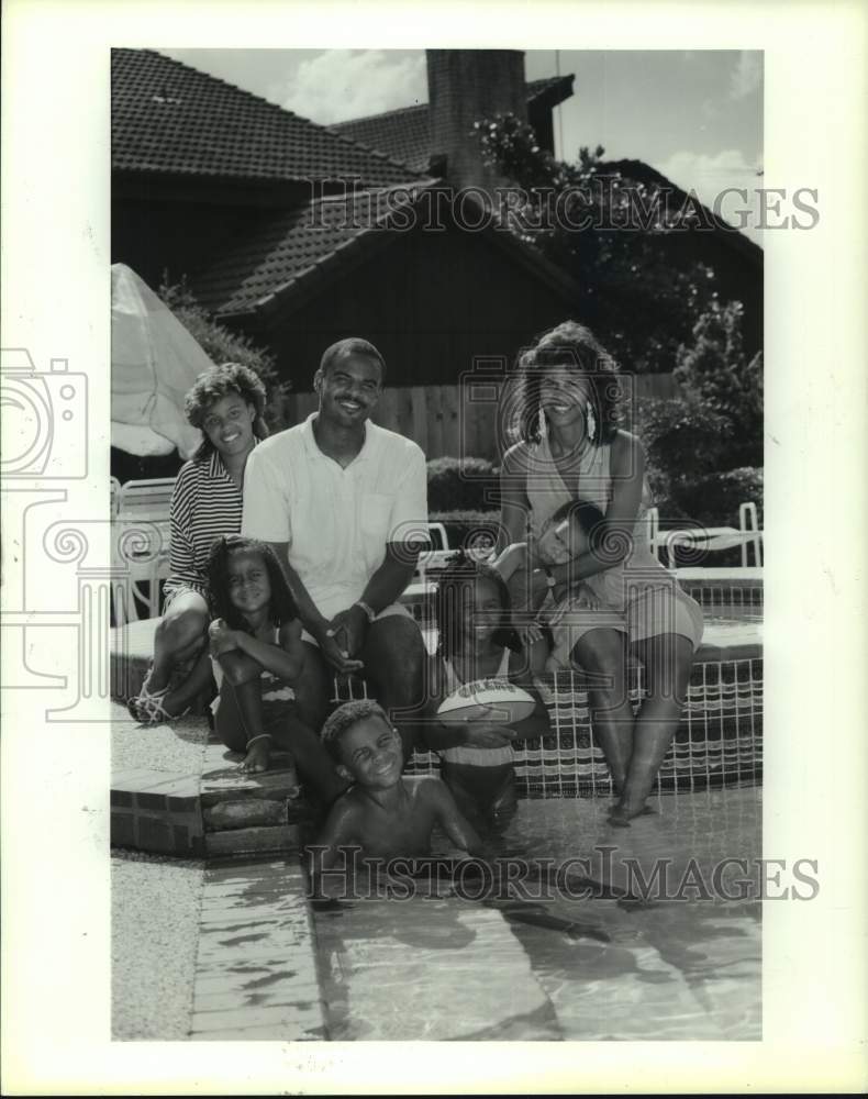 1989 Press Photo Houston Oilers quarterback Warren Moon and his family- Historic Images