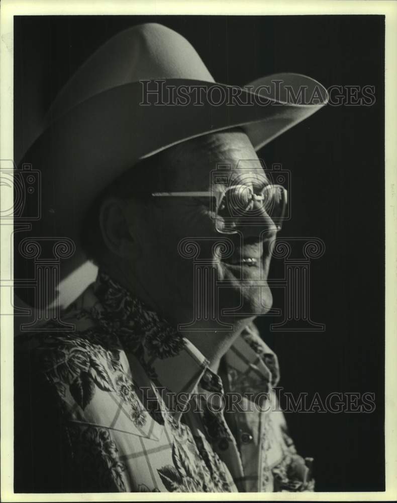 1981 Press Photo Ex-Oilers Bum Phillips at NO Saints press conference - Historic Images