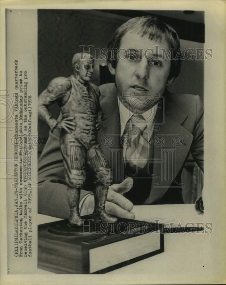 1976 Press Photo Vikings Fran Tarkenton wins Maxwell Club outstanding pro player - Historic Images