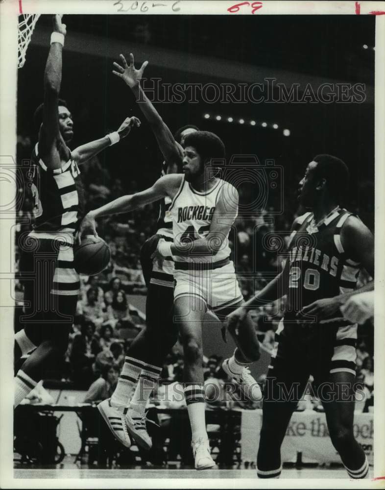 Press Photo Houston Rockets basketball player Ed Ratliff vs. Cavaliers- Historic Images