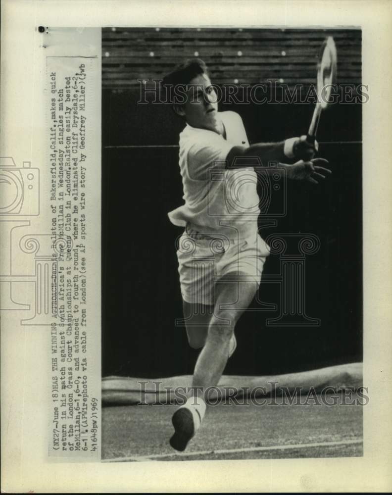 1969 Press Photo Dennis Ralston at London Grass Court tennis Championships- Historic Images