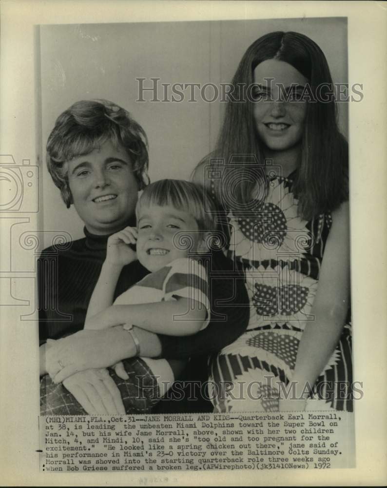 1972 Press Photo Jane Morrall, wife of football player Earl, kids MItch, Mindi - Historic Images