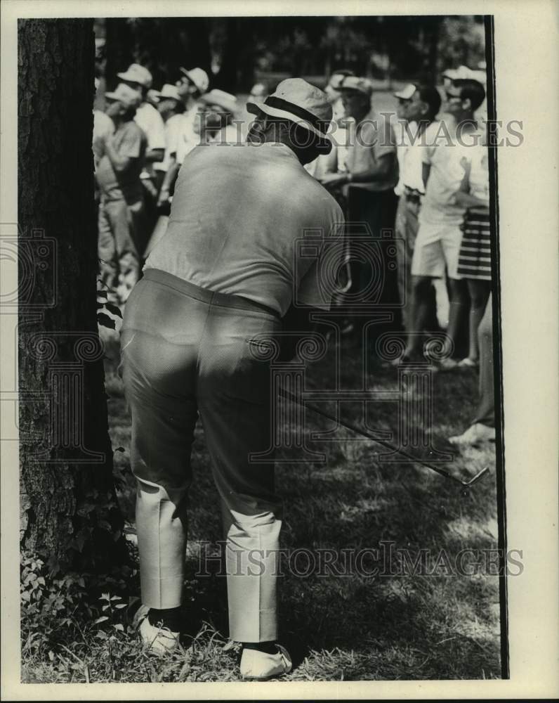 1969 Press Photo Golfer Bob Murphy prepares for a shot - hcs22039 - Historic Images