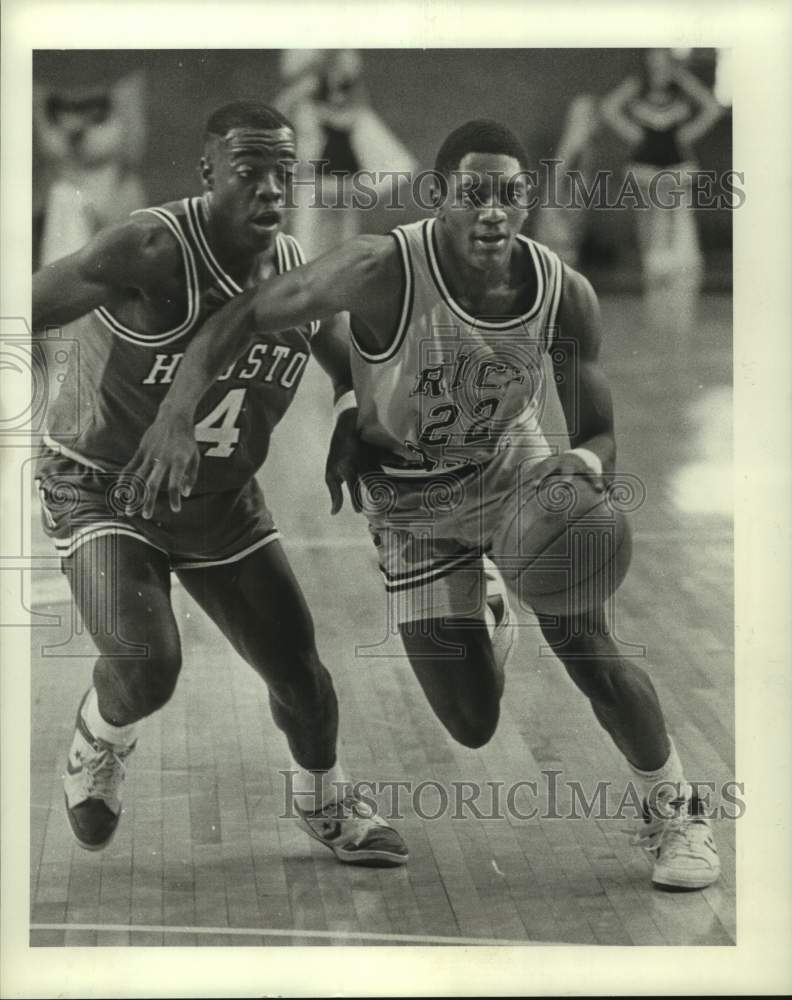 1987 Press Photo Rice basketball guard D&#39;Wayne Tanner dribbles around R Jackson - Historic Images